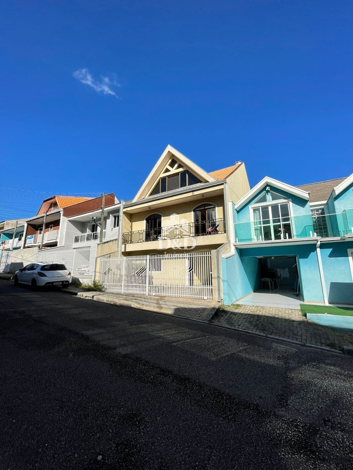 Sobrado 4 dormitórios à venda, 235 m² - Xaxim - Curitiba/PR