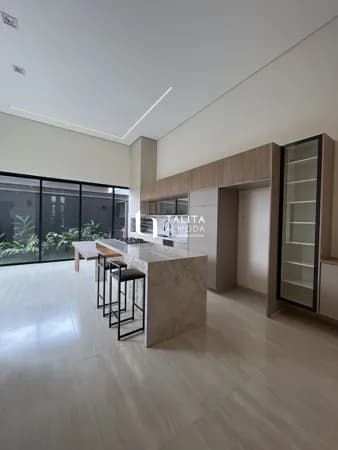 Casa à venda Condomínio Quinta da Mata II, com 03 suítes, piscina e completa em armários