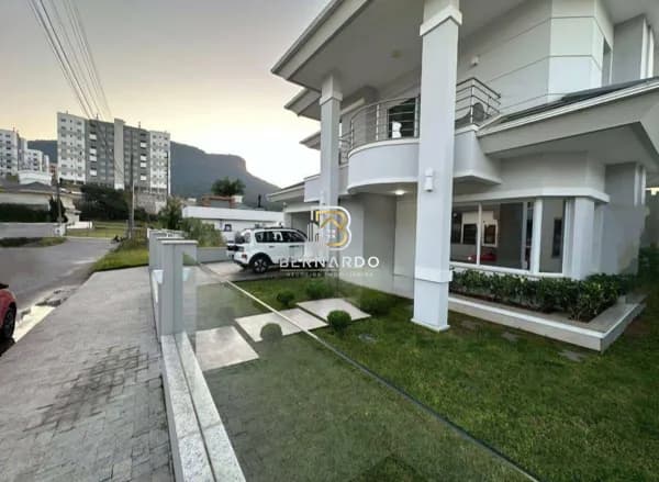 Casa em Palhoça - Pedra Branca