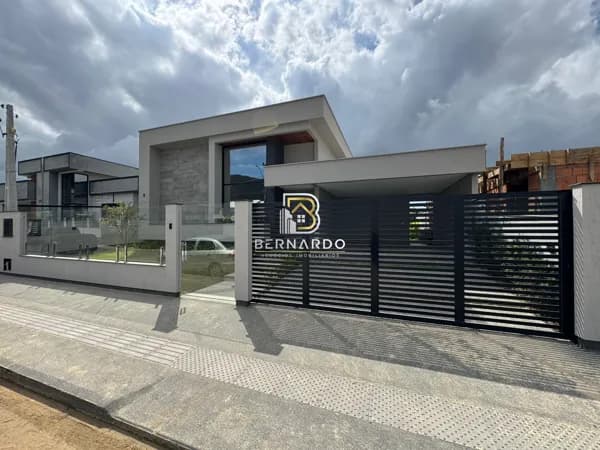 Casa em Palhoça - São Sebastião