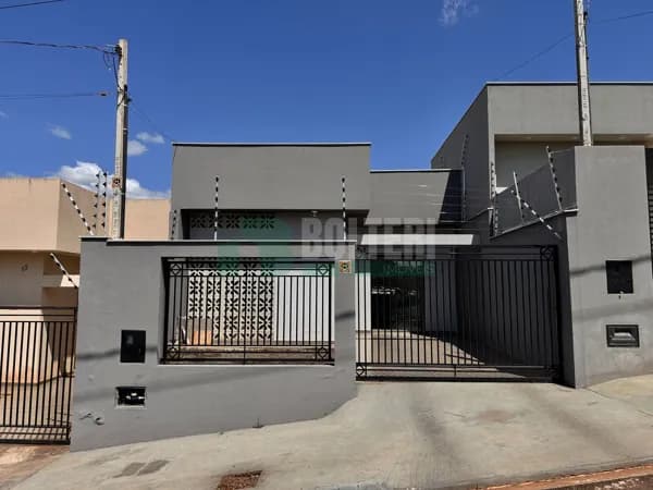 Casa Geminada Ampla no Parque do Vale em Ibiporã