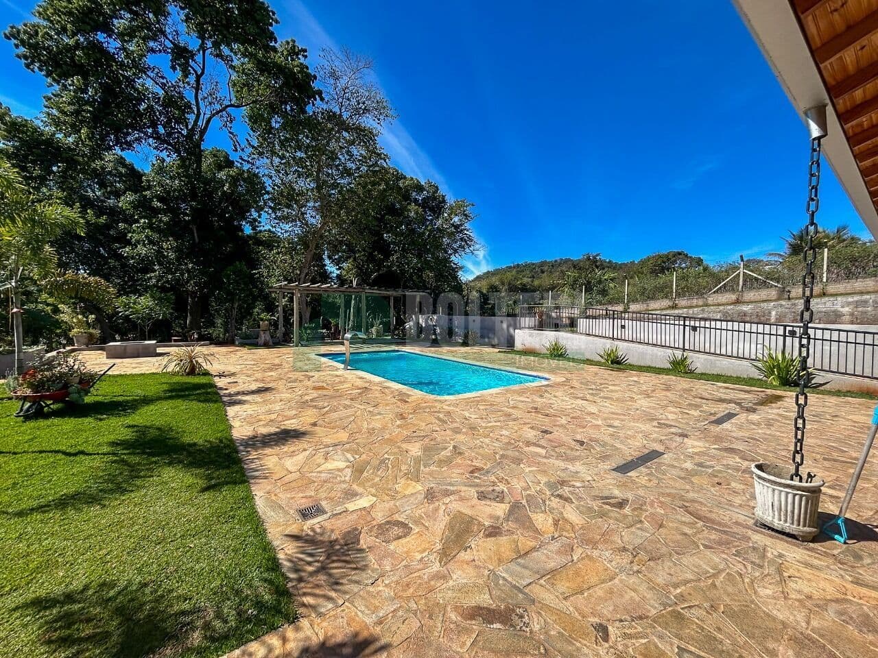 Chácara Completa com Piscina Aquecida | Lazer e Renda!