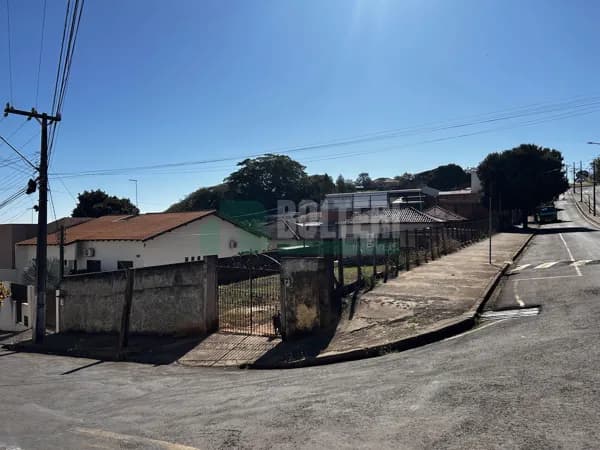 Imóvel com Terreno Potencial para Renda em Ibiporã