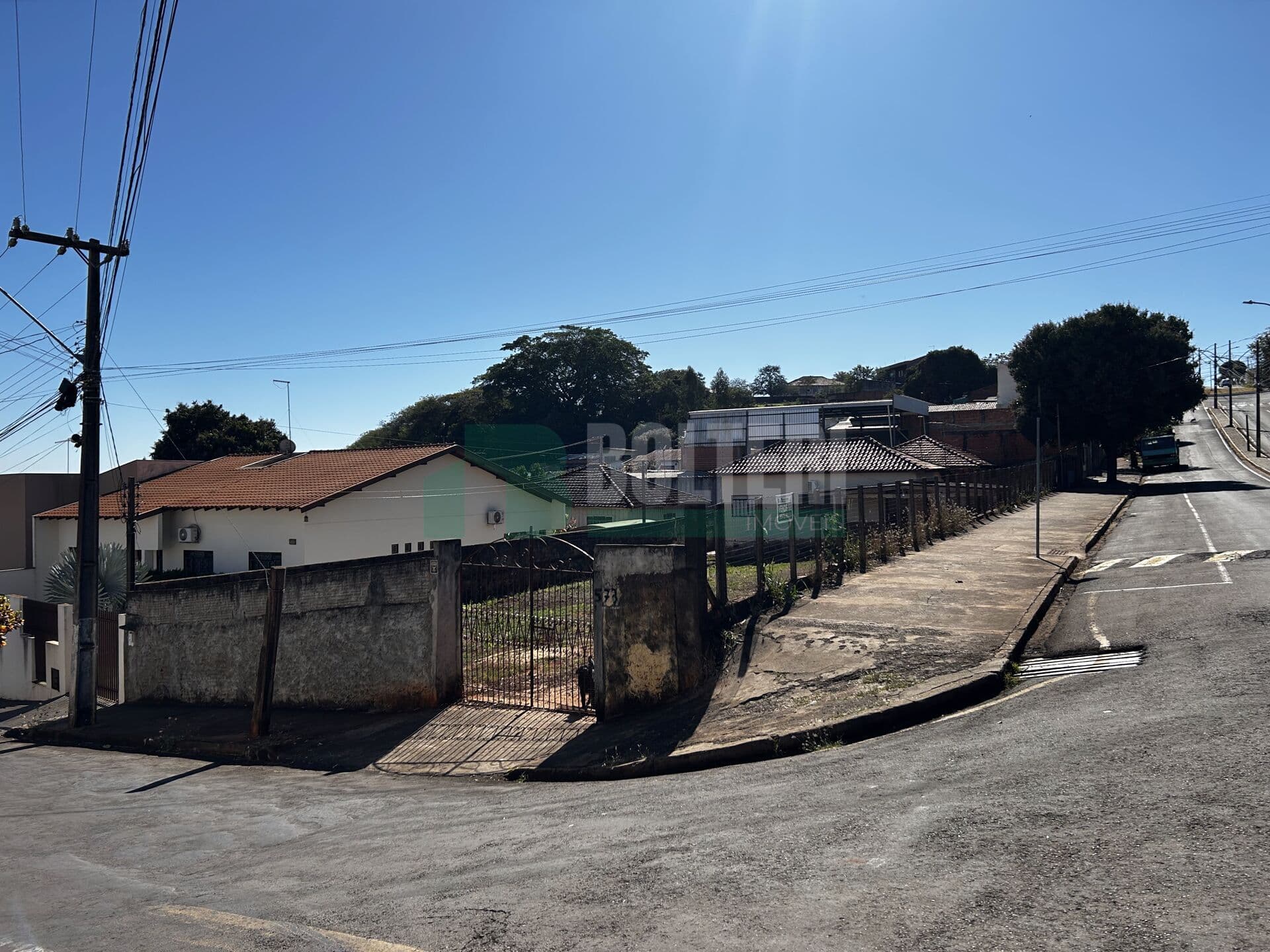 Imóvel com Terreno Potencial para Renda em Ibiporã