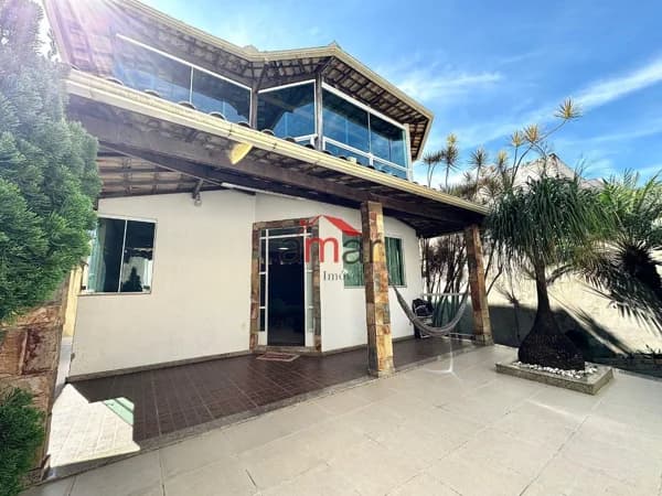 Casa à venda no bairro Parque Xangri-Lá em Contagem/MG