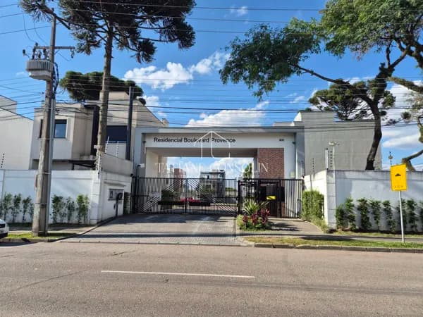 Triplex em Condomínio Fechado | 217m² | 3 suítes
