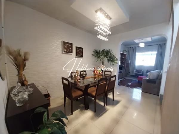Viver com exclusividade no coração de Alegrete: um sobrado único espera por você!