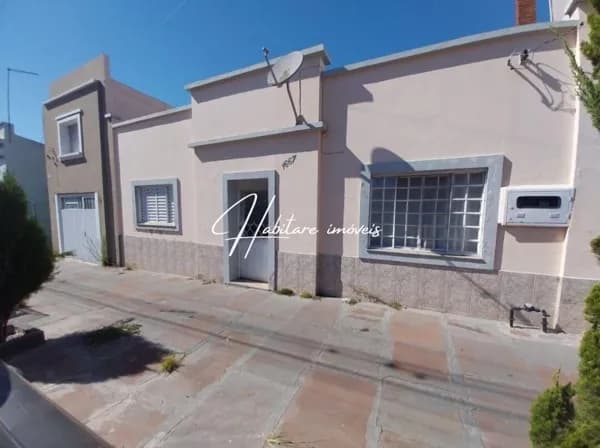 Oportunidade Única: Casa com Anexo e Amplo Pátio na Cidade Alta!