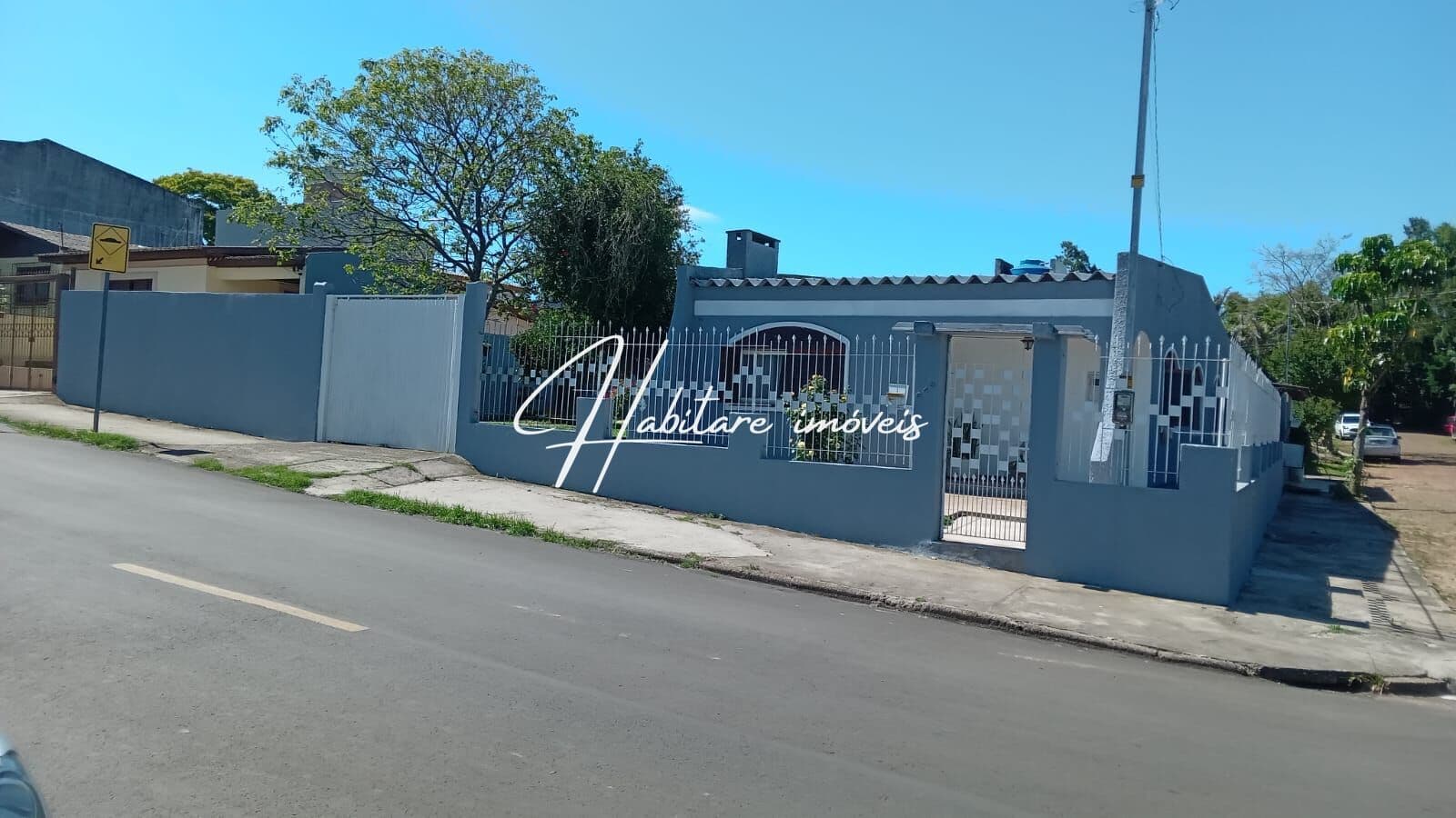 Ampla Casa de Esquina na Cidade Alta – 4 Dormitórios, Lazer Completo e Garagem p/ 4 Carros.