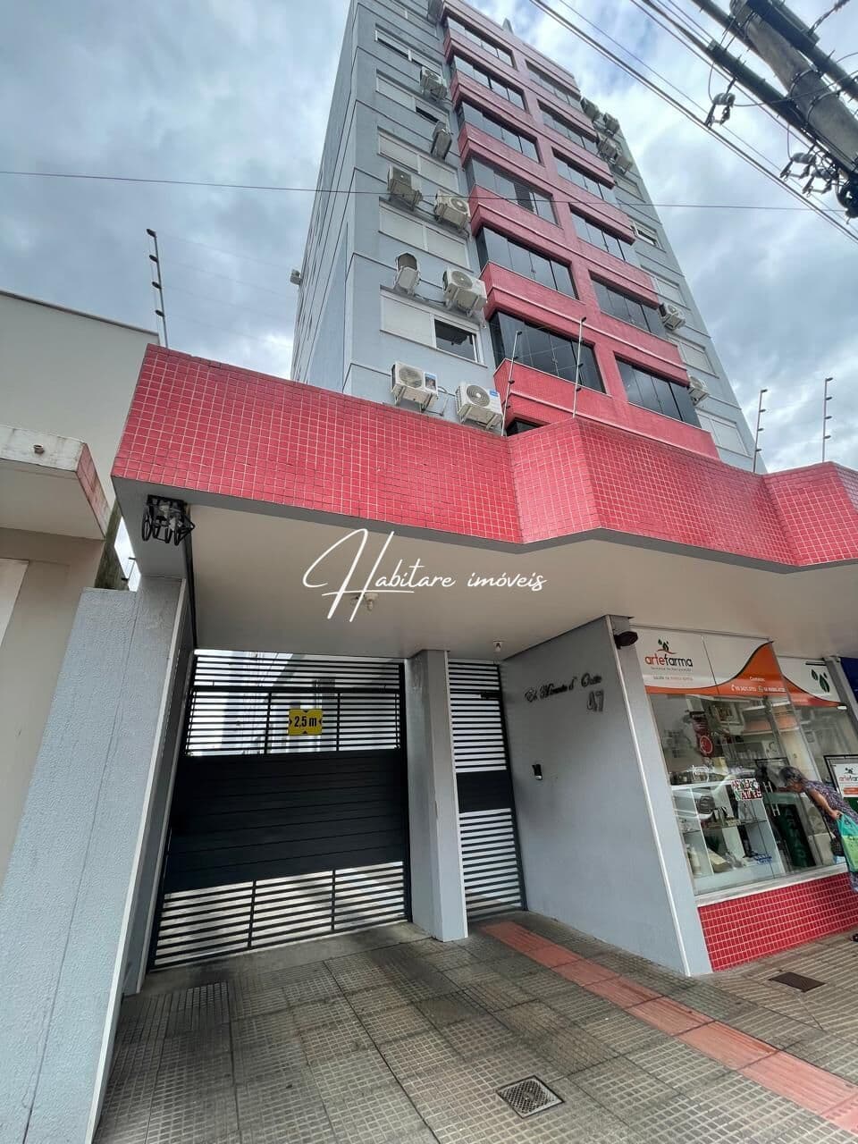 Apartamento 2 Dorm (1 Suíte) Mobiliado - Centro de Alegrete c/ Garagem