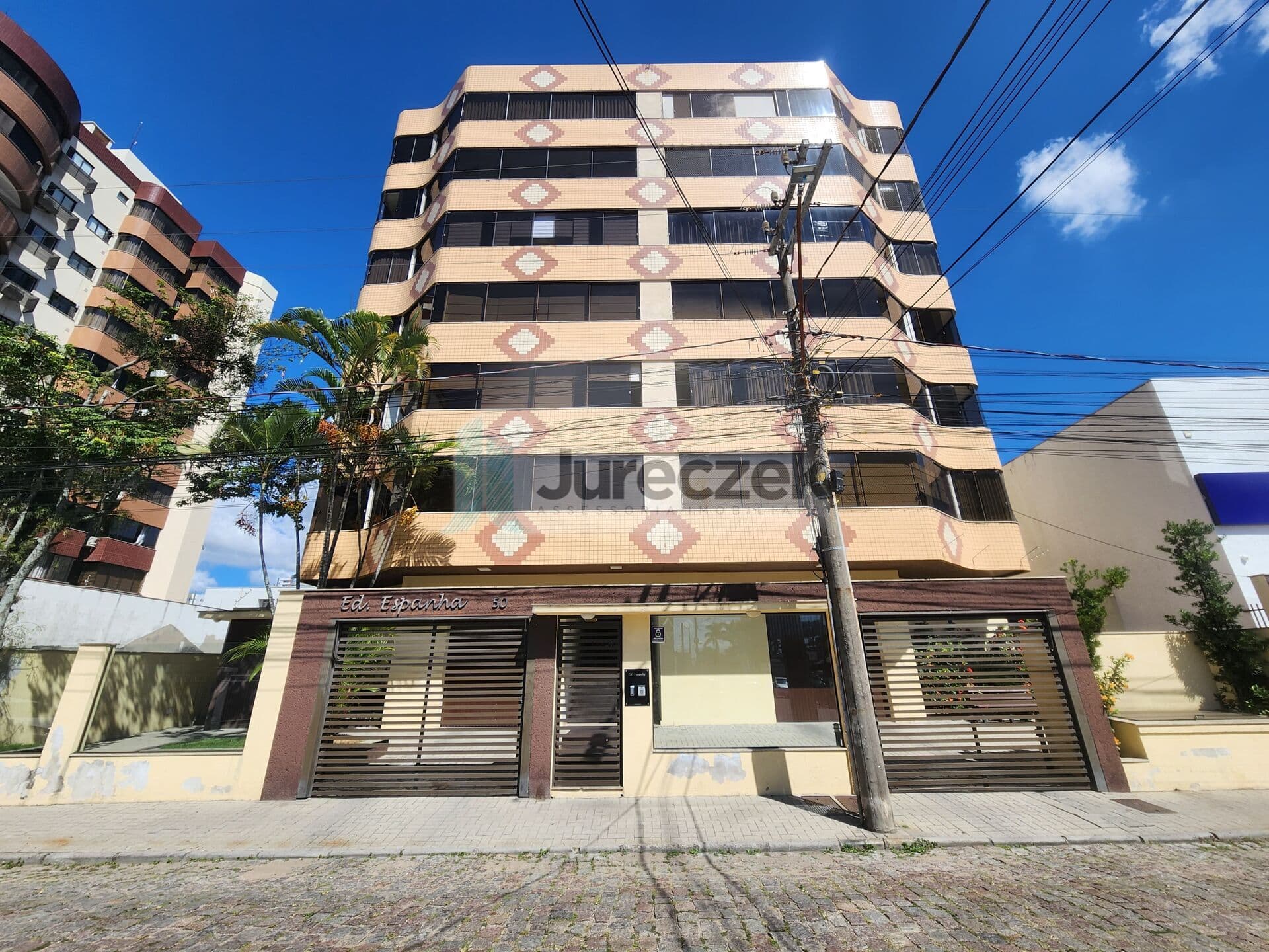 Apartamento 3 dormitorios , sendo uma suite com area de 165m² privativos