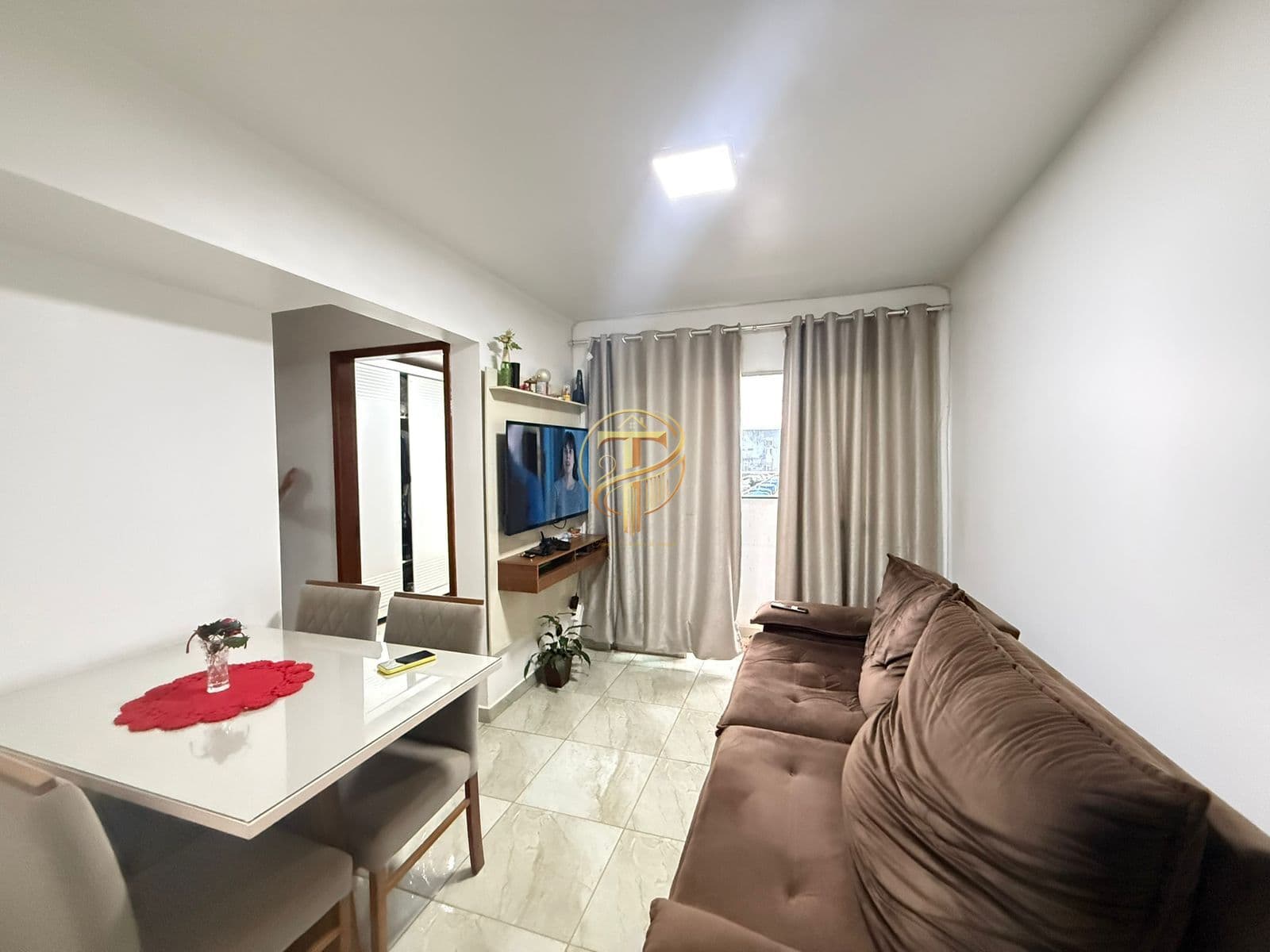 Apartamento 2 Quartos 1 Suíte - Varanda - QR 320 Samambaia Sul