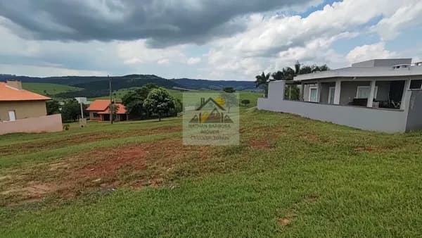 Terreno à Venda no Ninho Verde II – 450m² com Vista Privilegiada para a Cuesta!
