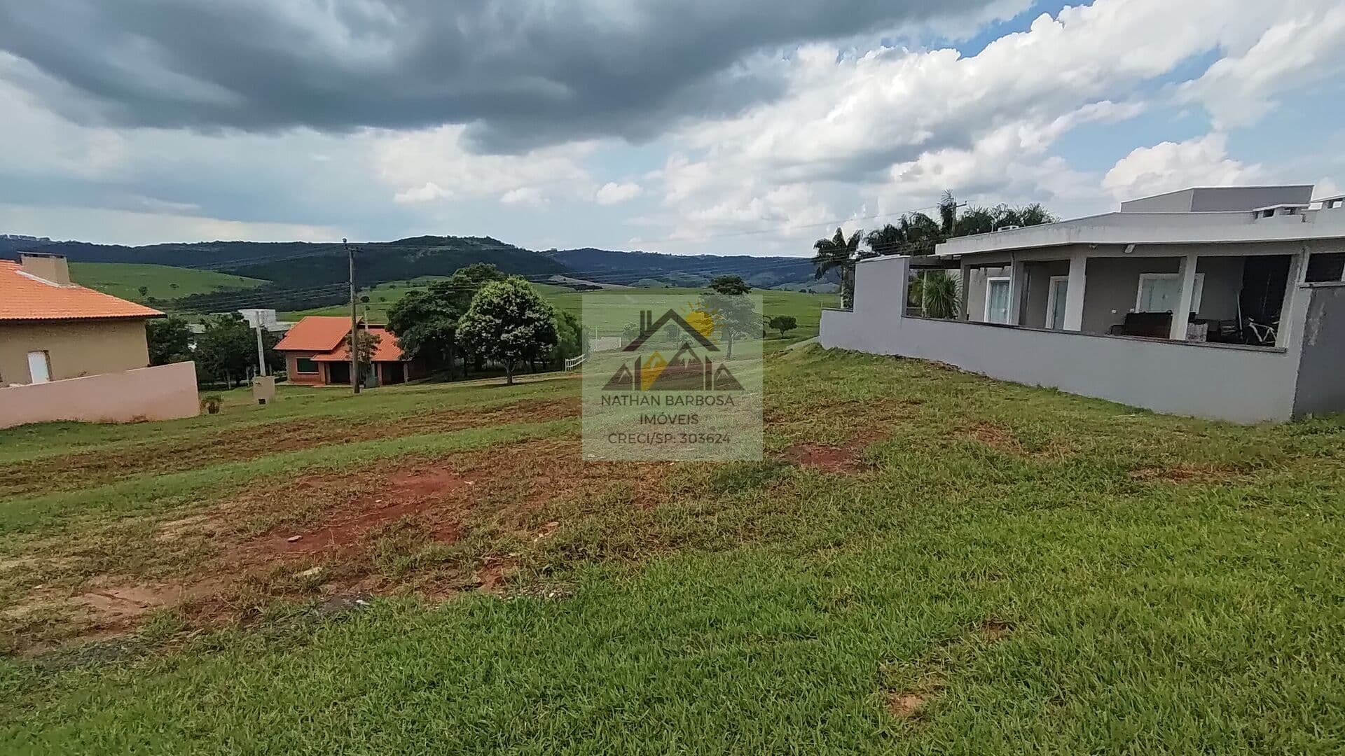 Terreno à Venda no Ninho Verde II – 450m² com Vista Privilegiada para a Cuesta!