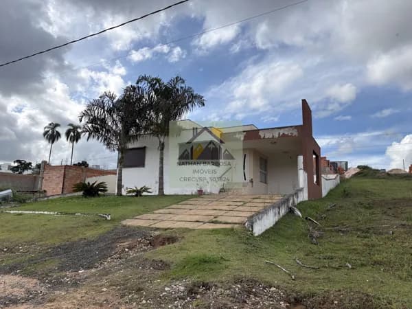 Casa à Venda no Ninho Verde 2 Frente para Área Verde