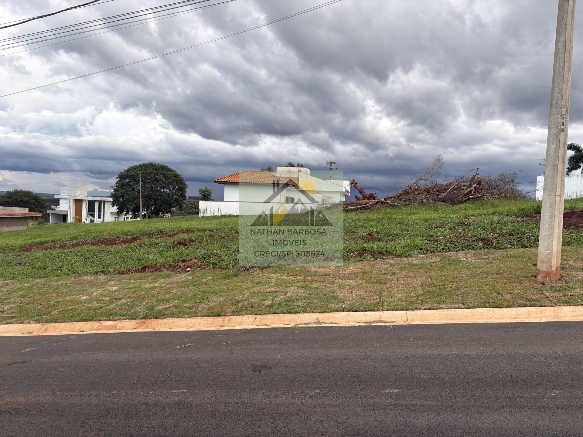Terreno 450m² com Vista para Cuesta no Ninho Verde 2
