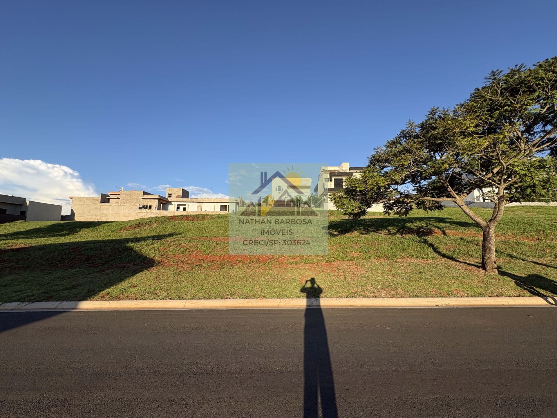 Terreno 442m² no Ninho Verde 2 com Aclive | Próximo ao Clube | Asfalto | Título Transferível