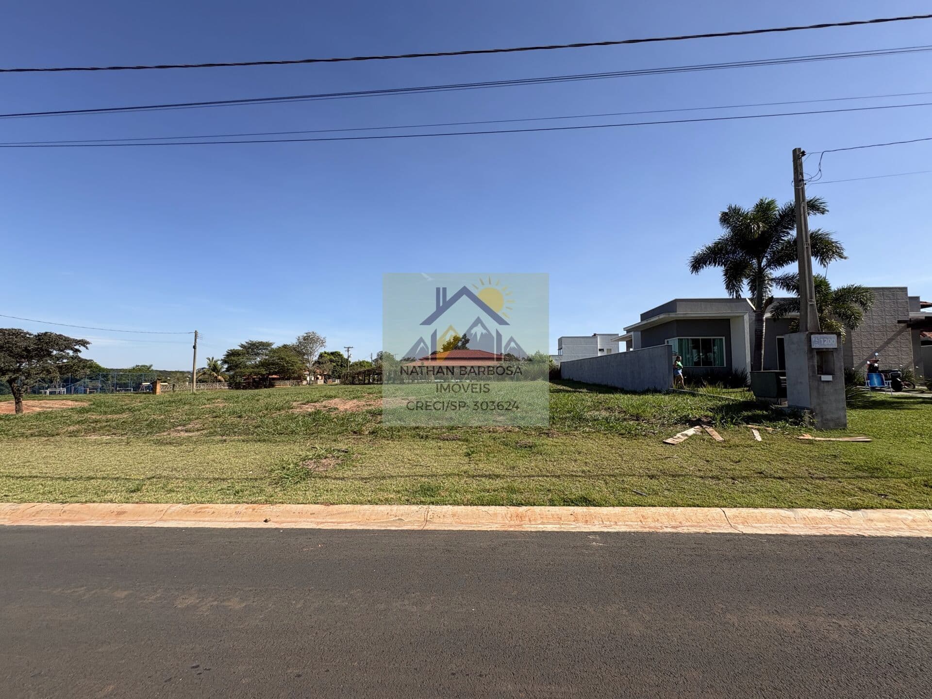Terreno 450m² Plano no Asfalto – Localização Privilegiada no Ninho Verde 2
