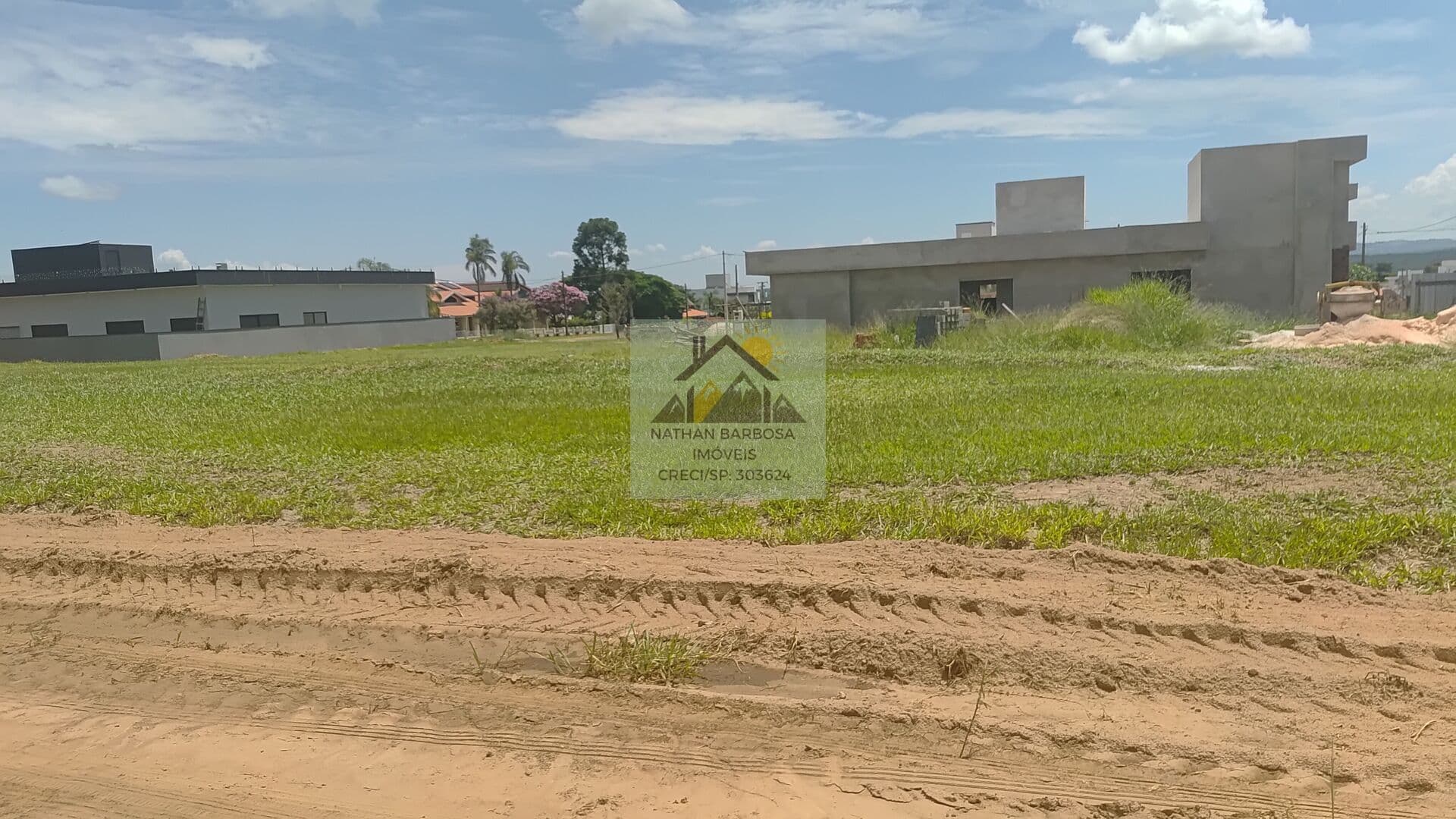 Terreno Plano com Excelente Localização no Ninho Verde II – 494m² Perto do Clube Sabiás e Centro Comercial!