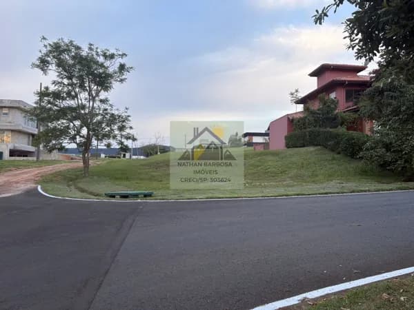 Terreno à venda no Ninho Verde II – Vista para o lago e área verde |