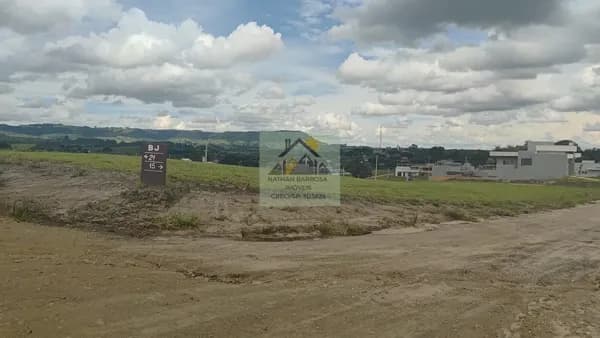 Terreno de Esquina à Venda no Ninho Verde 2 – 432m² com Escritura