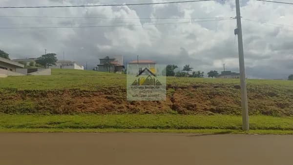 Terreno à Venda no Ninho Verde 2 com Vista Permanente para a Cuesta de Pardinho