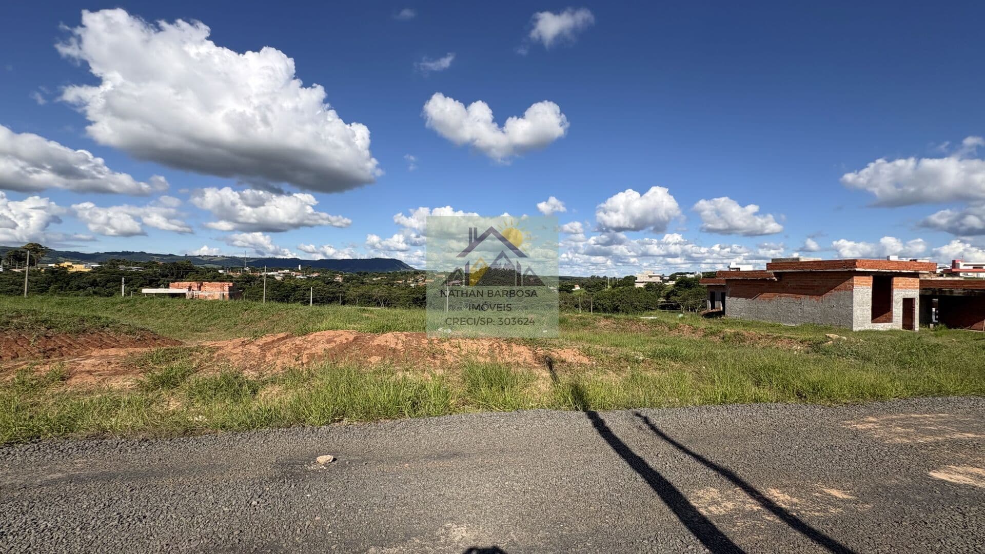 Terreno de 450m² à venda no Ninho Verde 2 – Vista privilegiada para a Cuesta de Pardinho