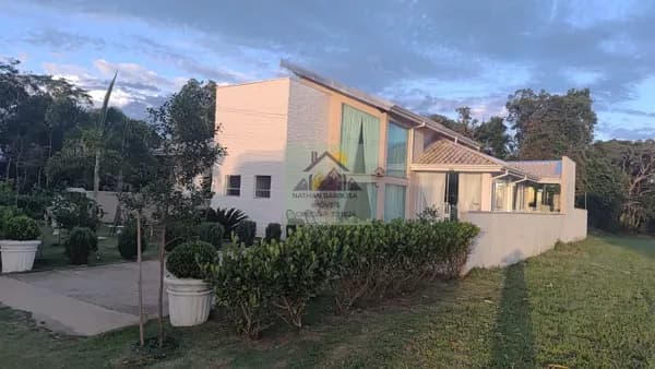 Casa Mobiliada à Venda no Ninho Verde 2 com 3 Suítes e Piscina