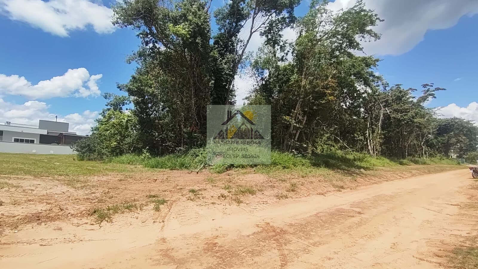 Terreno à venda no Ninho Verde 2 – 406m² com vegetação e ótima localização