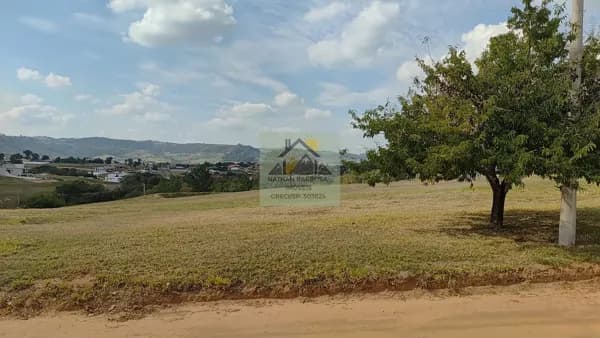 Terreno de 450m² no Ninho Verde 2 – Vista Deslumbrante da Cuesta!