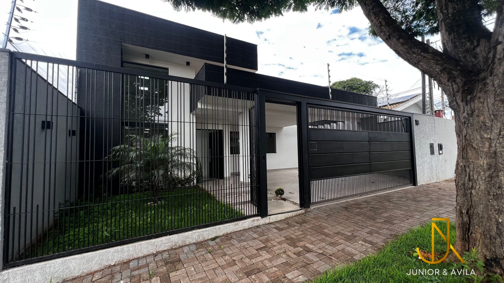 Casa com piscina e área gourmet à venda no Jardim Alvorada, Maringá/PR