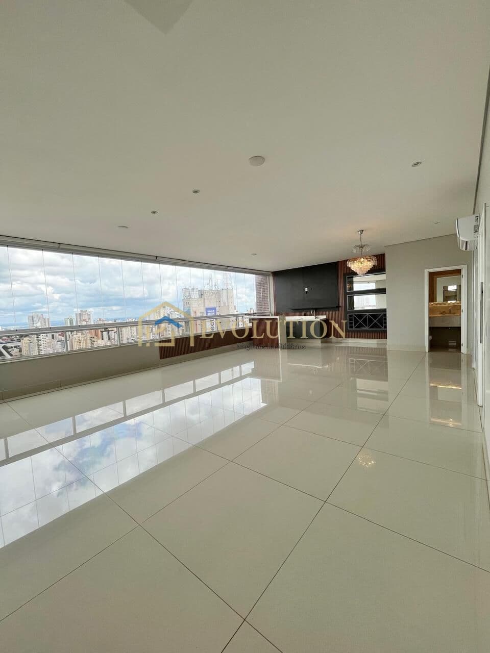 Apartamento Alto Padrão, Vista definitiva, 3 Suítes, Completo em armários, Bueno