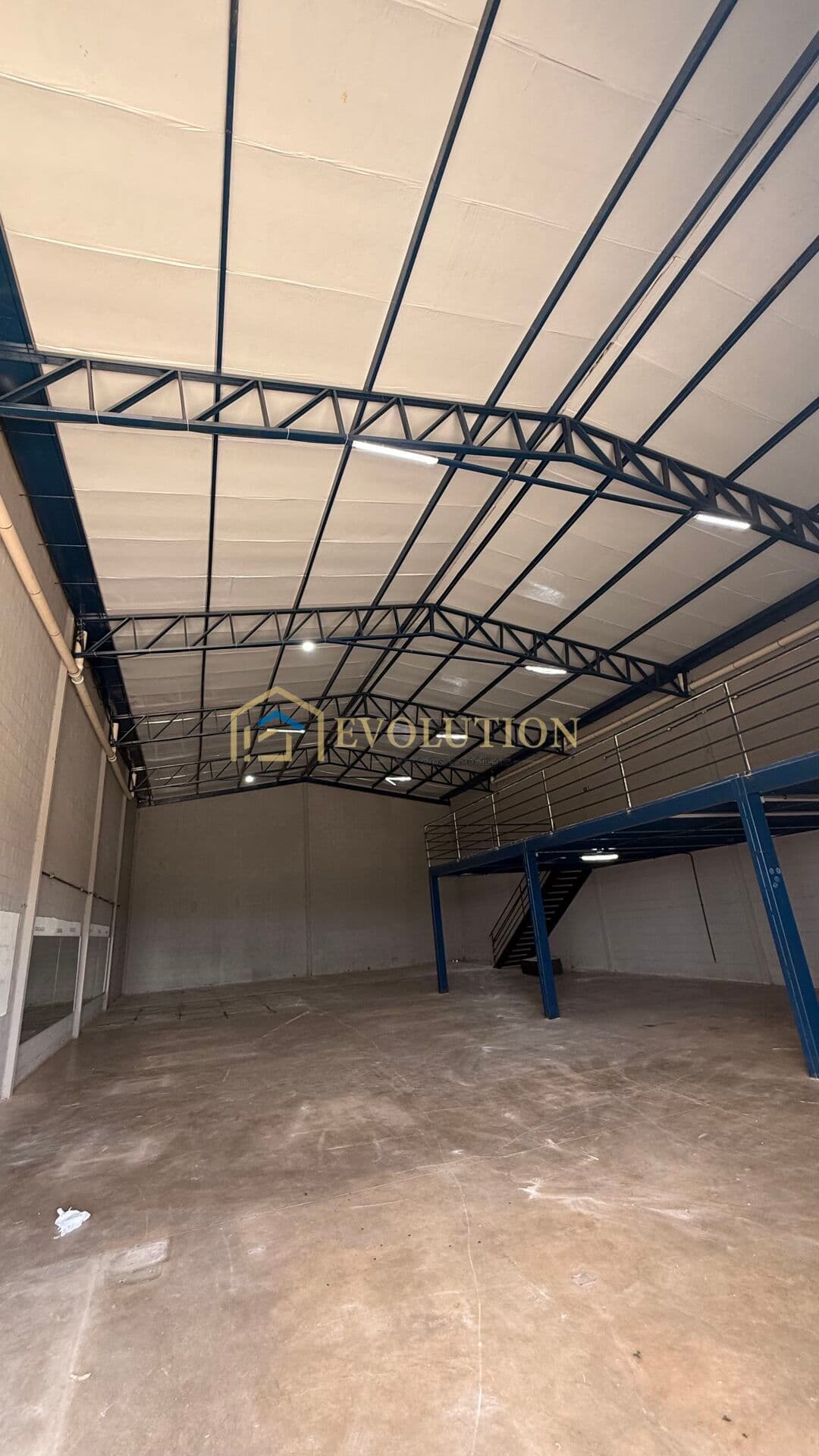 Aluga-se Galpão Comercial, 400m², Jardim Helvécia