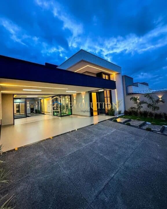 Casa Alto Padrão em Moinho dos Ventos, Goiânia/GO
