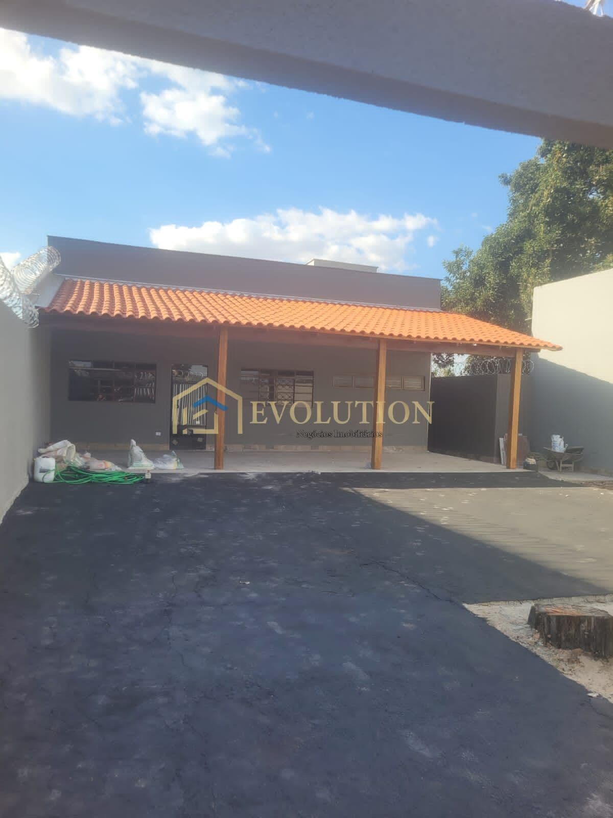 Vende-se Casa, Setor Independência, 3 Quartos, 310m2