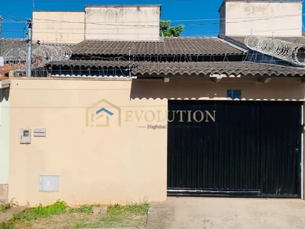 Casa 2Q sendo 1 Suíte