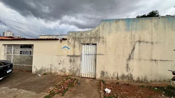 Lote de 390m², Casa antiga, excelente para investimento