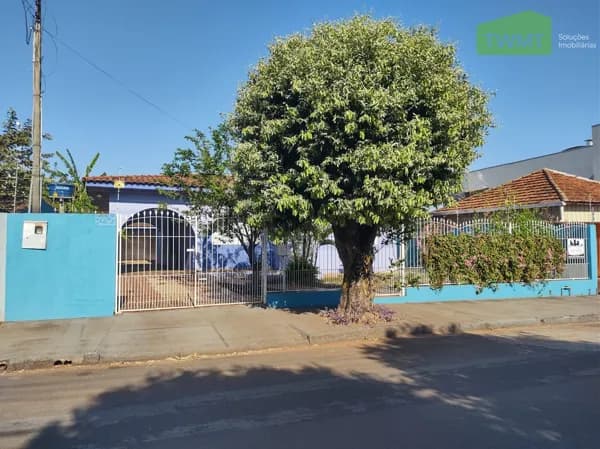 Casa ampla localizada no centro