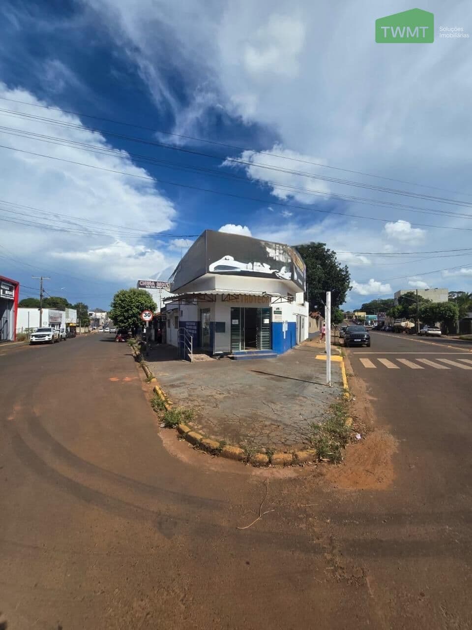 Casa com Pontos Comerciais
