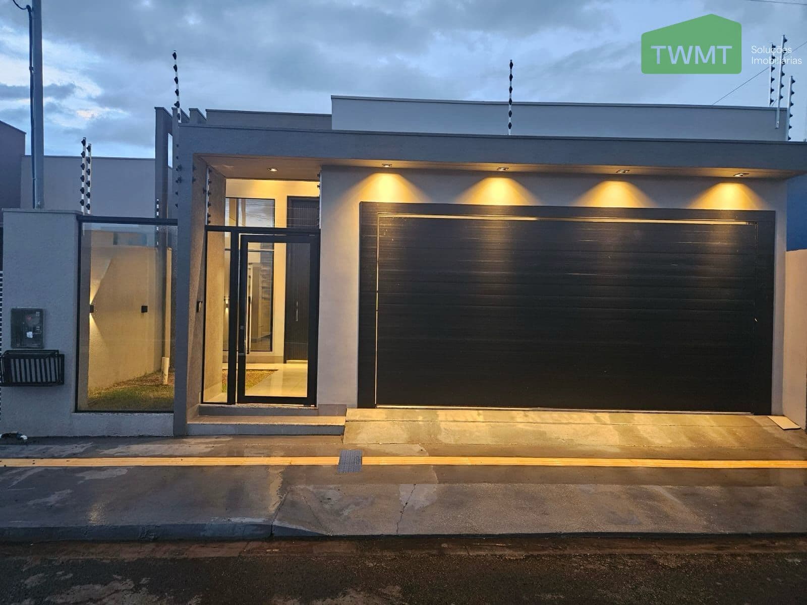 Casa com área gourmet e móveis planejados