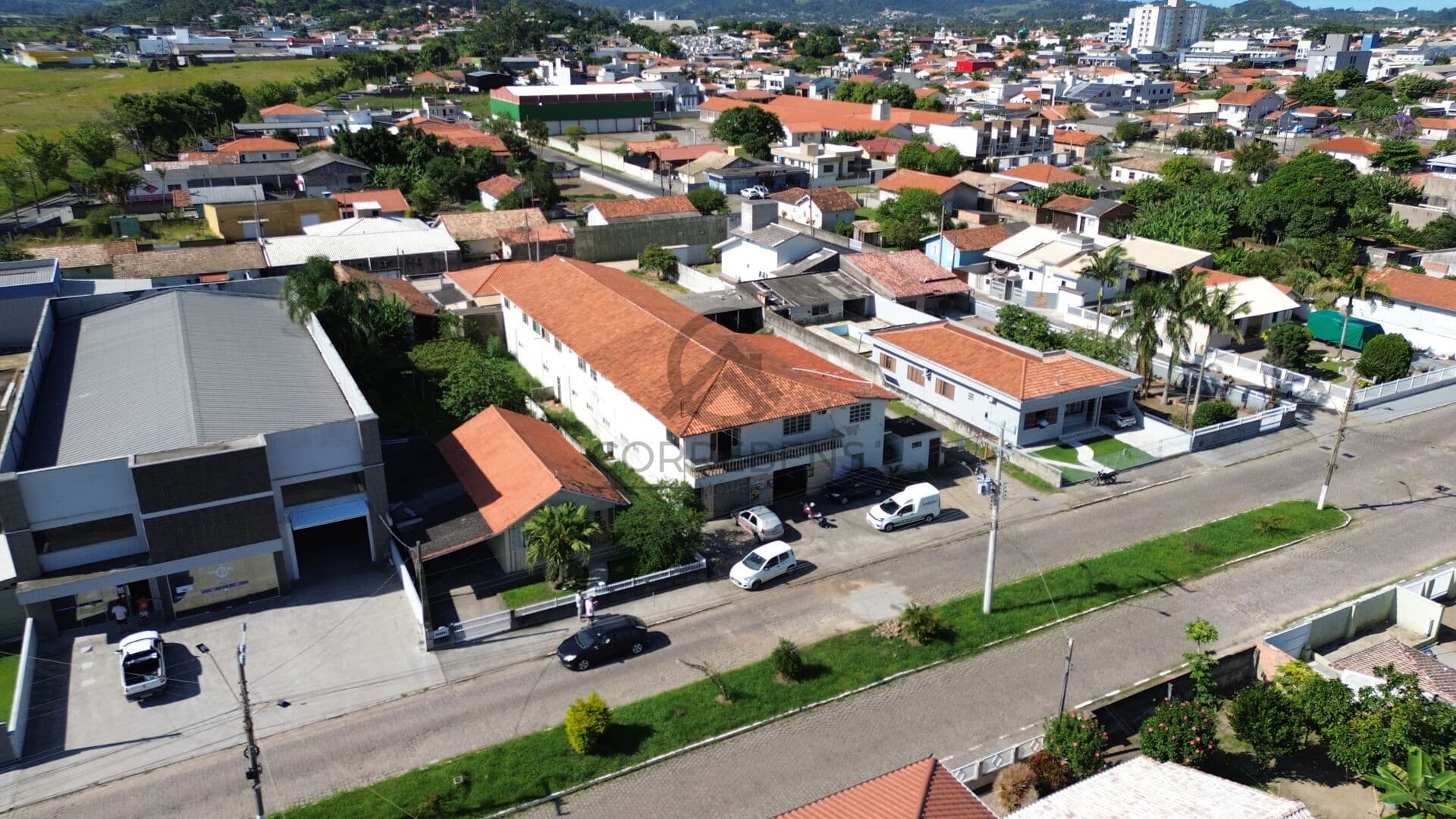 Prédio/Edifício Inteiro em Capivari de Baixo - Centro