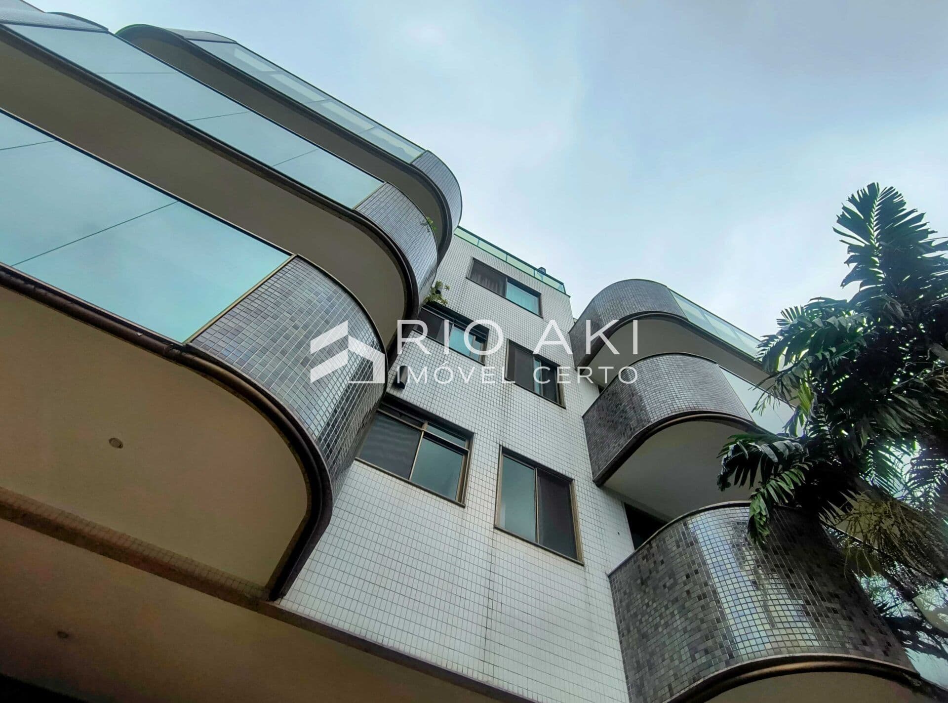 Apartamento a poucos passos da Praia do Recreio, 86m², Prédio com Piscina, 2 vagas, e próximo a Gastronomia da Orla.
