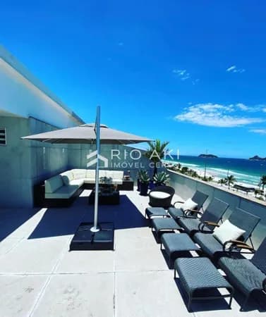 Cobertura Duplex Frente Mar 980m² – 5 Suítes, Piscina e Cinema na Barra da Tijuca