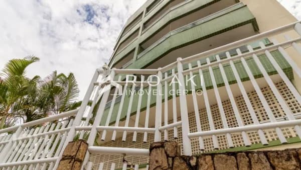 Apartamento de 104m², 3 quartos, 1 vaga, varanda, andar baixo, Play com churrasqueira, no Pechincha - Jacarepaguá