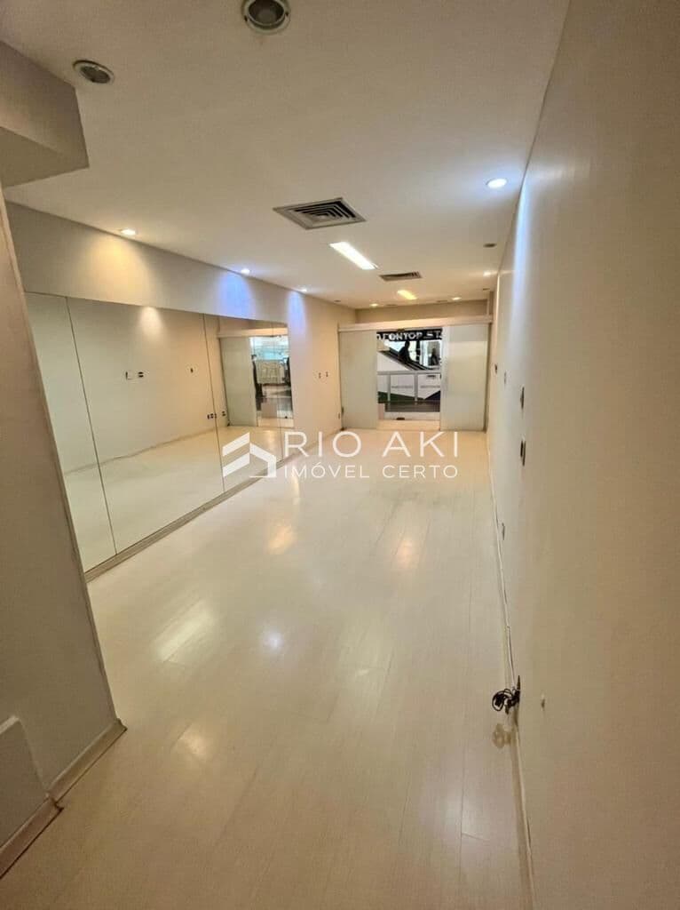 Loja Comercial tipo Studio, em Mall de alto nível próximo ao Metrô Siqueira Campos, com Vaga e área de lazer.