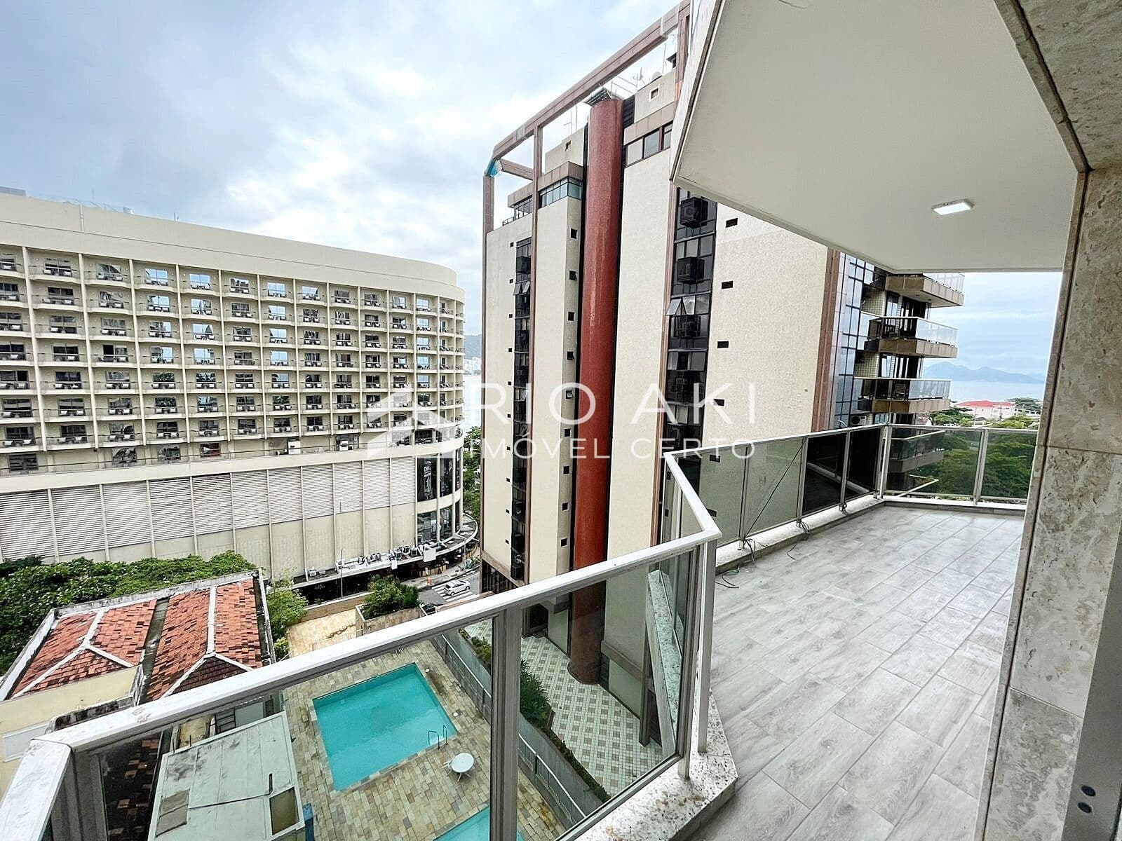Apartamento Luxuoso 185m², com varandão, 4 quartos, vista parcial Mar, Posto 6, Arpoador.