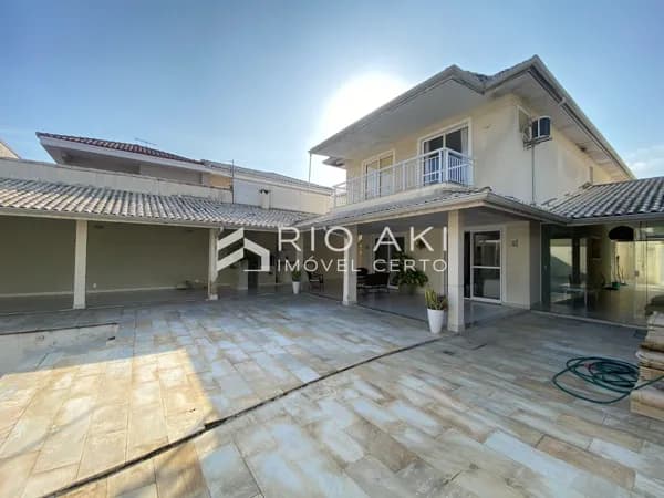 Casa duplex 238m² – 4 suítes – Lote 594m² – Condomínio no Recreio