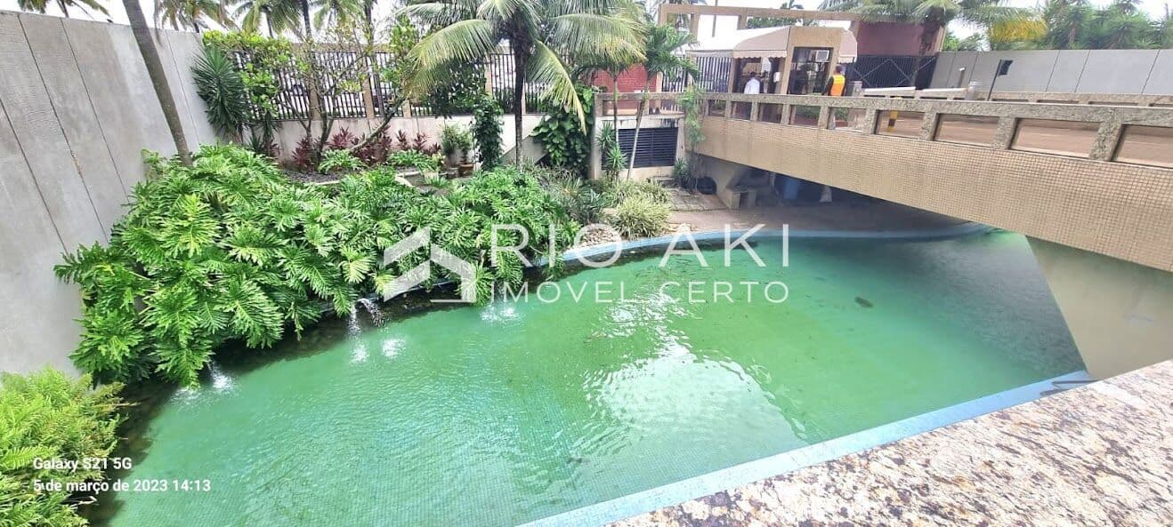 Apartamento amplo, 138m² mais varanda, sol matinal, 2 vagas e lazer completo, na Praia da Barra.