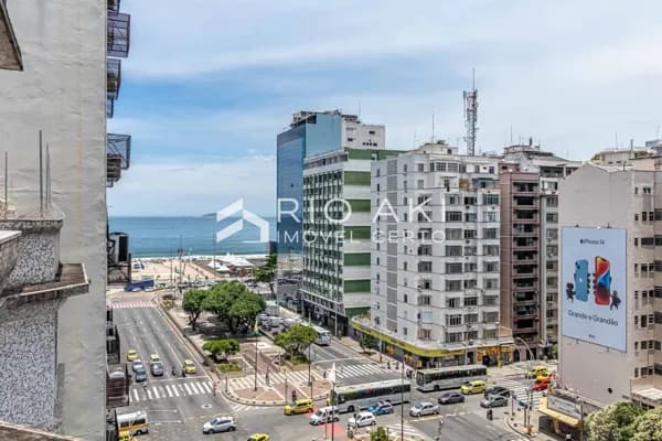 Reformado apartamento de 135m², 3 quartos sendo 1 suíte, vista Mar, a duas quadras das Praias de Copacabana e Leme