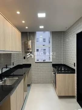 Apartamento Reformado Alto Padrão, em Prédio Famoso de Novelas da Globo, 3 quartos, a 1 quadra da Praia de Copacabana.